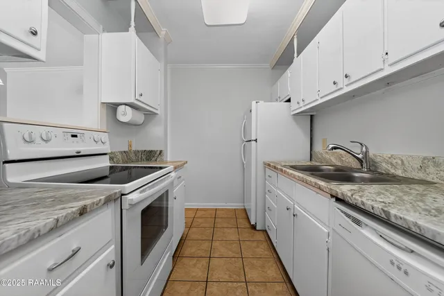 $119,900 | 220 Doucet Road, Unit 211B, Lafayette, LA 70503