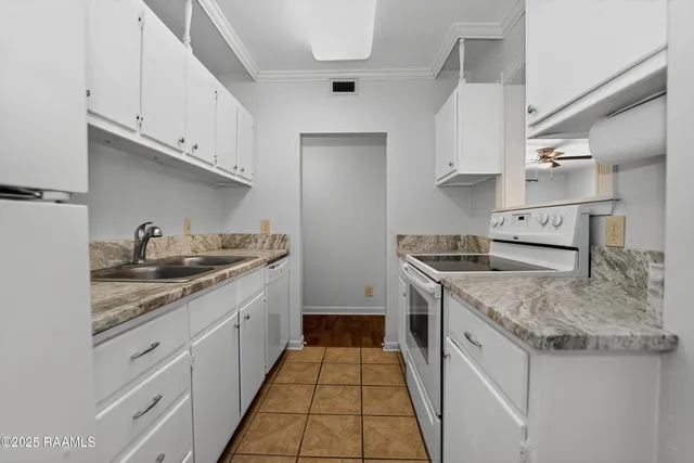 $119,900 | 220 Doucet Road, Unit 211B, Lafayette, LA 70503