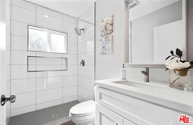 $3,950 | 6651 Aldea Avenue, Lake Balboa, CA 91406