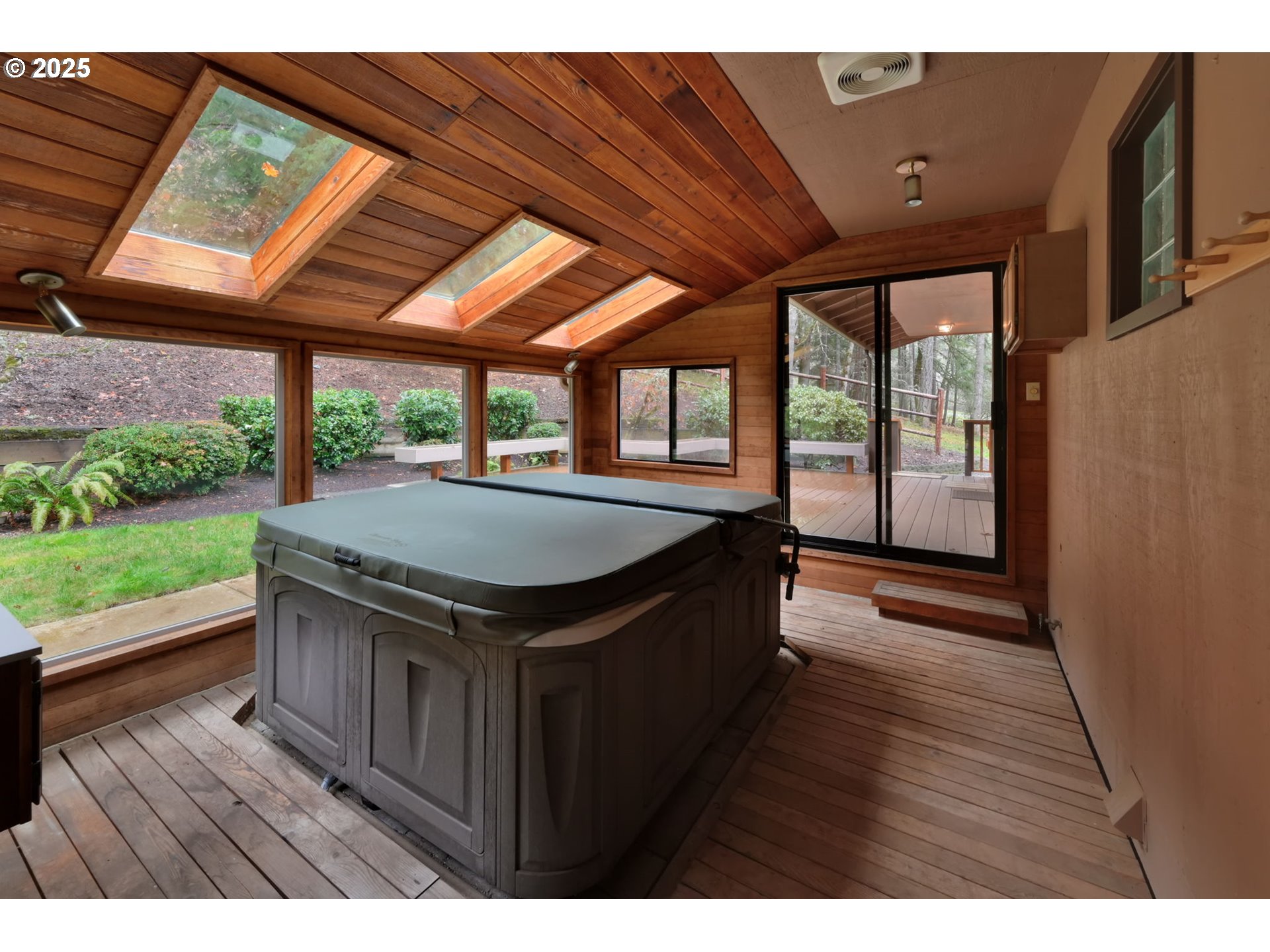 28198 Briggs Hill Road Eugene, OR 97405 - Photo 37 of 47 Hot Tub