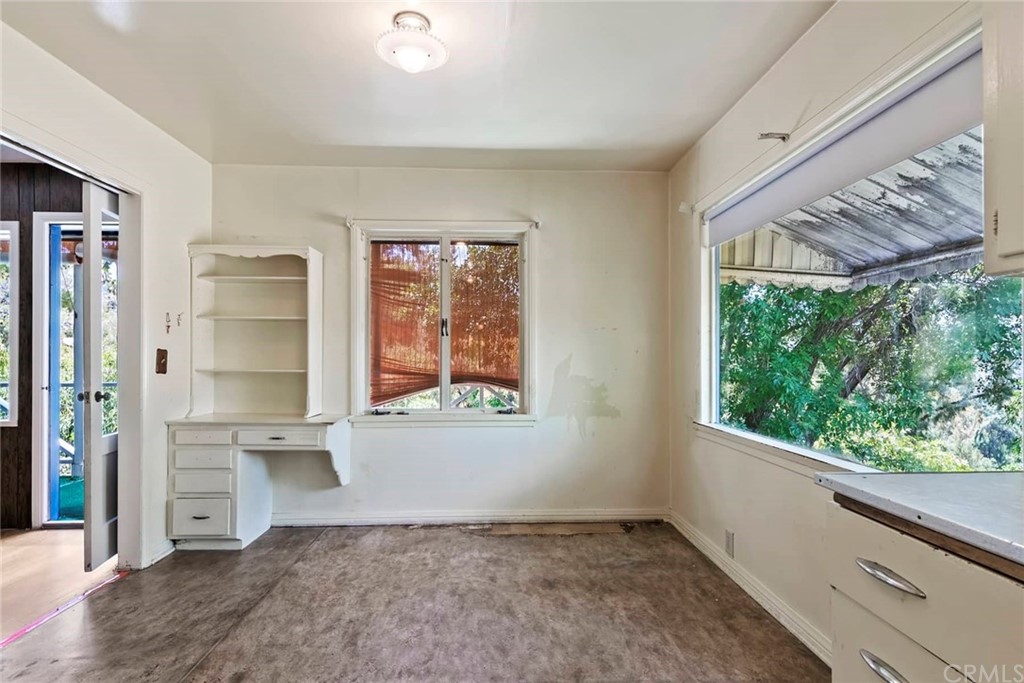1620 Puebla Drive Glendale, CA 91207 - Photo 15 of 34 an empty room with windows and closet