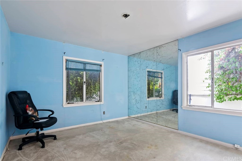 1620 Puebla Drive Glendale, CA 91207 - Photo 18 of 34 a workspace with a window