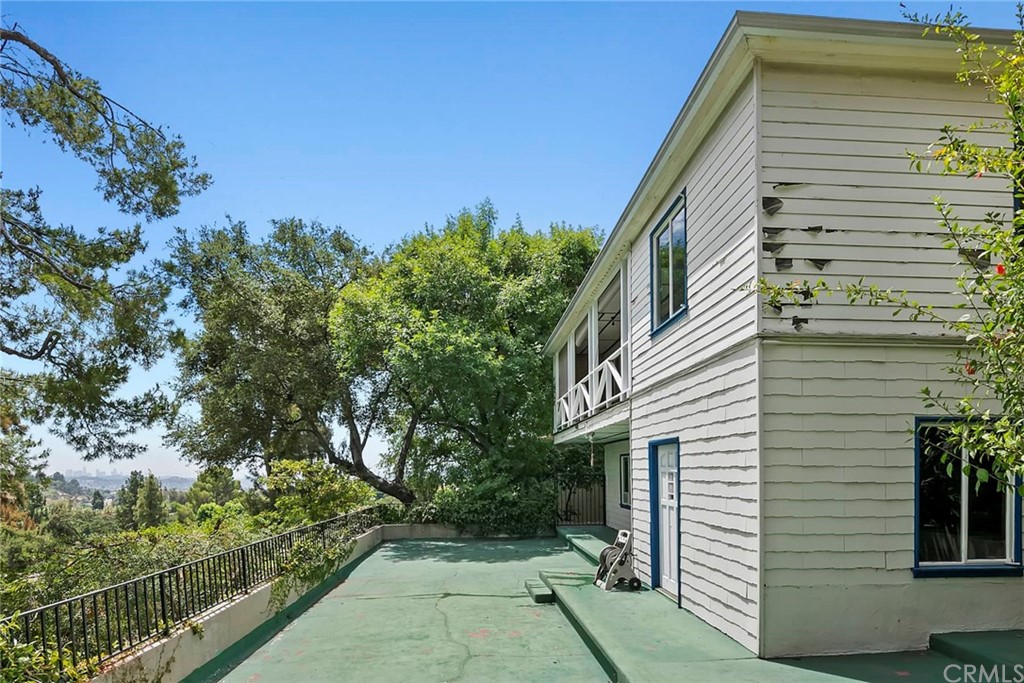 1620 Puebla Drive Glendale, CA 91207 - Photo 31 of 34 a view of a house with a yard