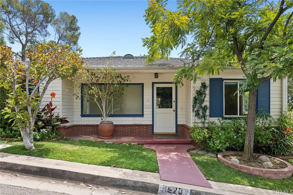 1620 Puebla Drive Glendale, CA 91207 - Photo 34 of 34 a front view of a house with garden