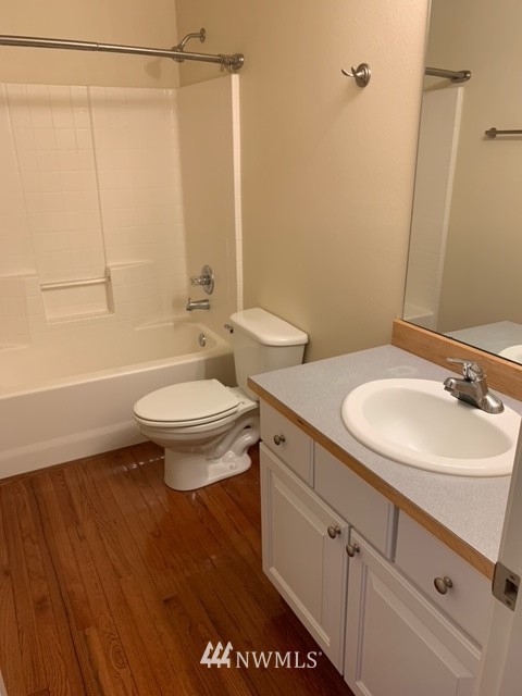 35215 Southeast Ridge Street Snoqualmie, WA 98065 - Photo 18 of 25 a bathroom with a sink toilet and shower