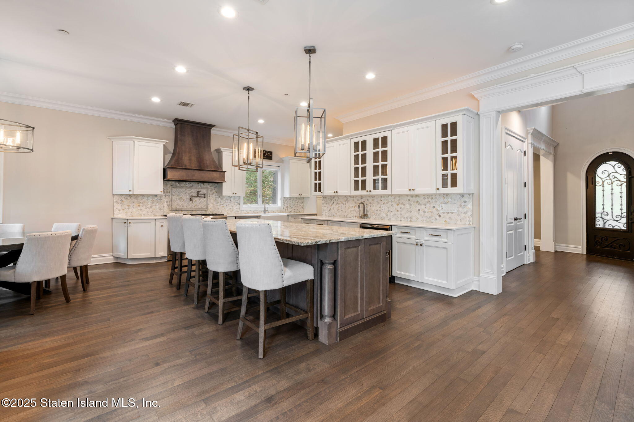 312 London Road Staten Island, NY 10306 - Photo 16 of 82 321 London Rd Kitchen Dining Area