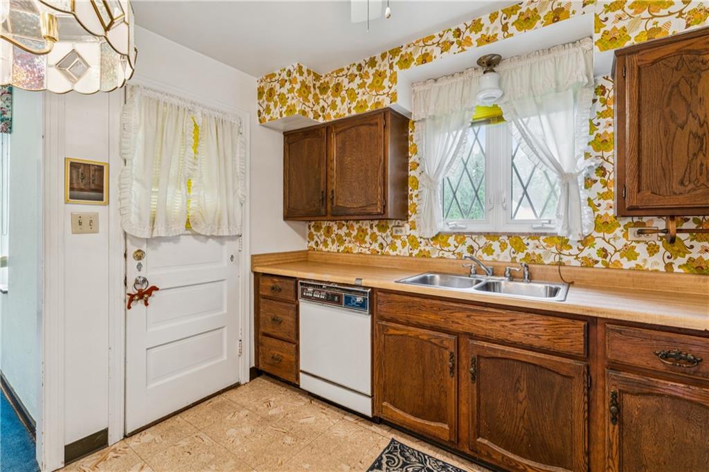 8554 Peebles Road Pittsburgh, PA 15237 - Photo 14 of 31 Gallery Image 14