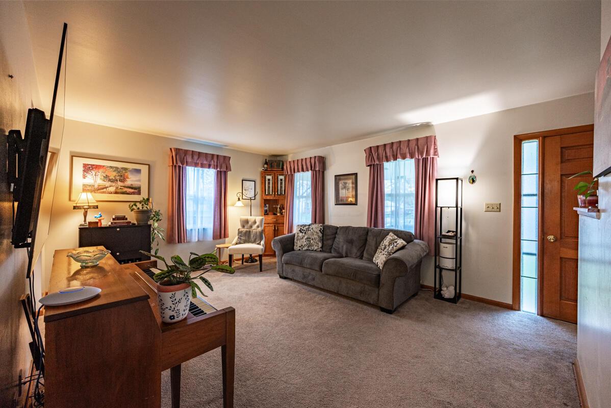 204 Deerfield Road Columbus, OH 43228 - Photo 10 of 24 204 Deerfield Rd - 17
