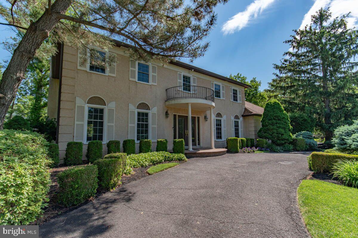 411 Hickory Road Huntingdon Valley, PA 19006 - Photo 2 of 24