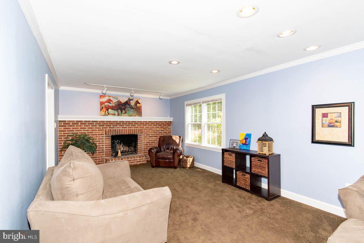 411 Hickory Road Huntingdon Valley, PA 19006 - Photo 11 of 24