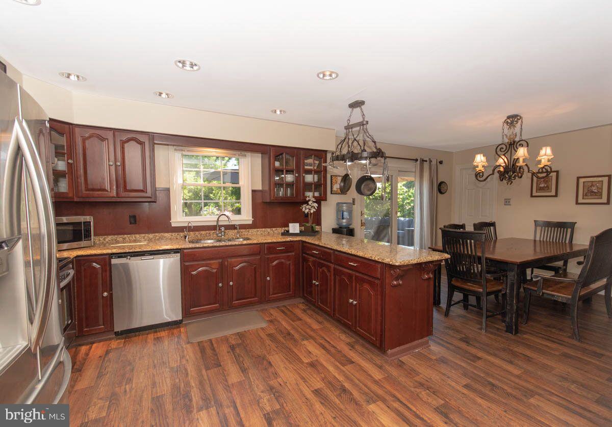 411 Hickory Road Huntingdon Valley, PA 19006 - Photo 14 of 24