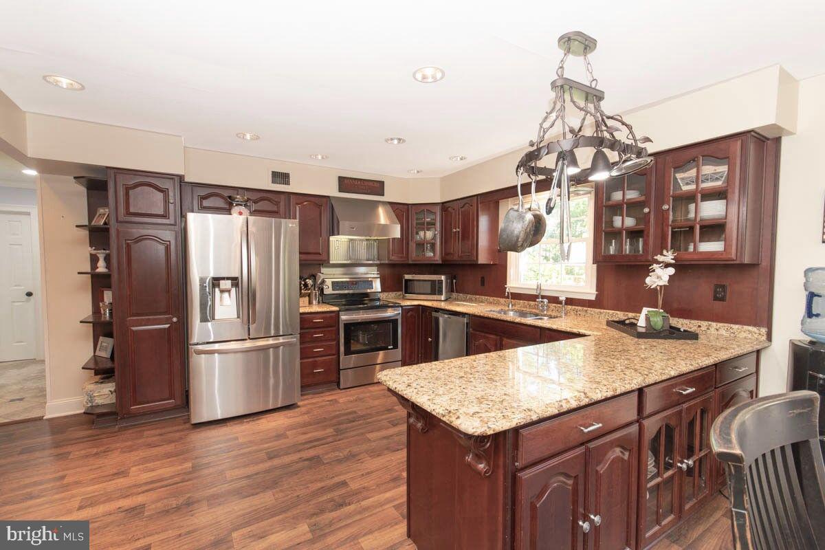 411 Hickory Road Huntingdon Valley, PA 19006 - Photo 16 of 24