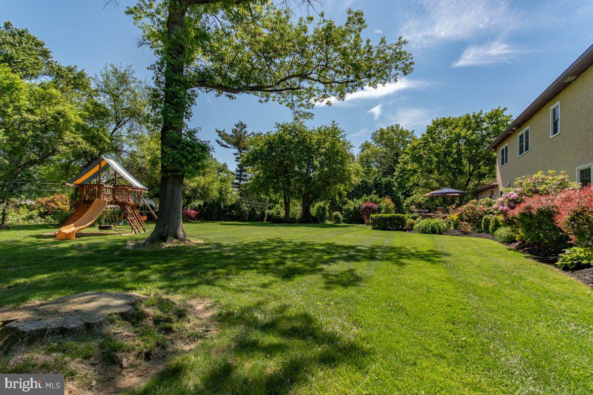 411 Hickory Road Huntingdon Valley, PA 19006 - Photo 3 of 24