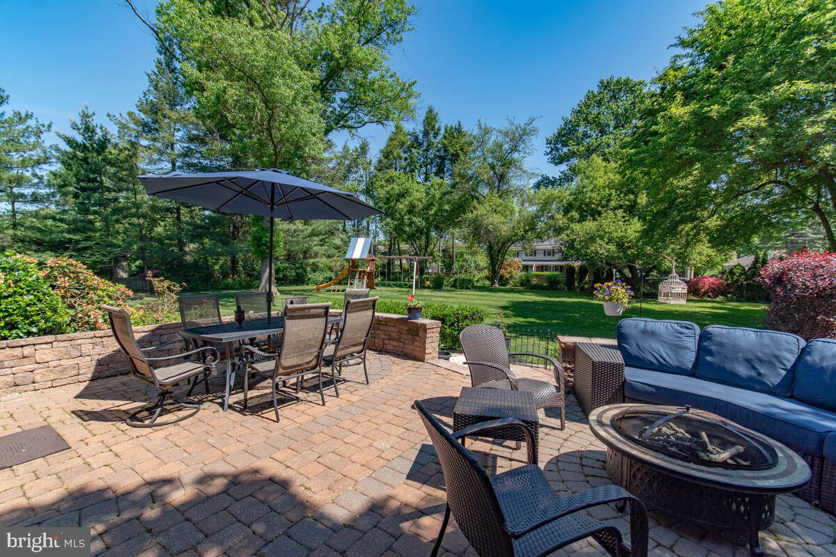 411 Hickory Road Huntingdon Valley, PA 19006 - Photo 5 of 24