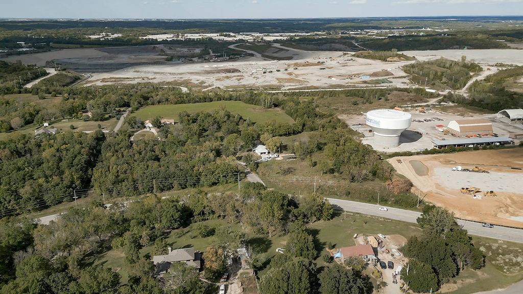 5810 South Locust Street Shawnee, KS 66217 - Photo 5 of 10