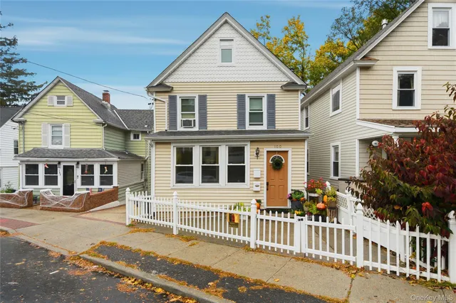 $3,250 | 100 School Street, Oyster Bay, NY 11771