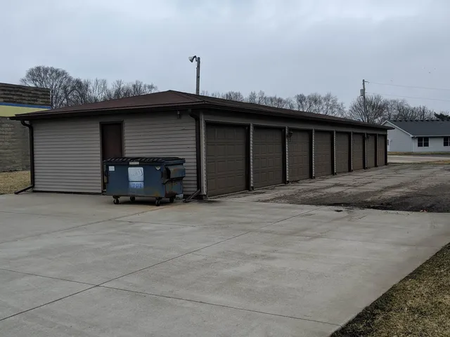 $925 | 709 Crosstown Avenue, Unit 101, Silvis, IL 61282
