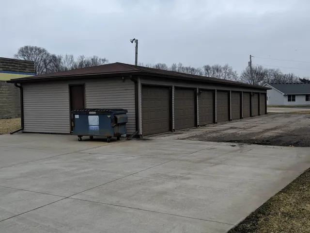 $925 | 709 Crosstown Avenue, Unit 101, Silvis, IL 61282