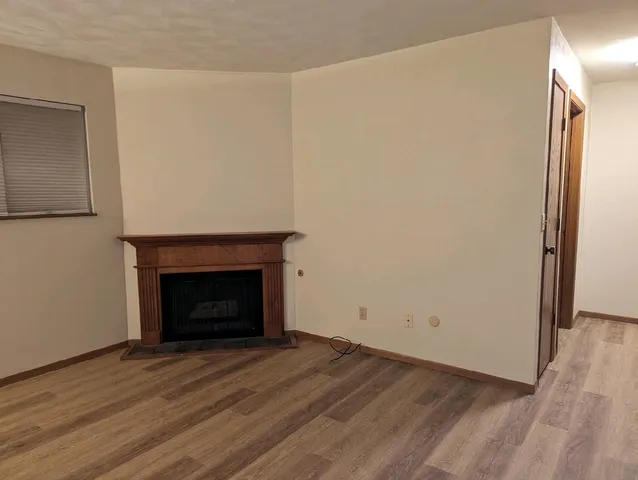 $925 | 709 Crosstown Avenue, Unit 101, Silvis, IL 61282