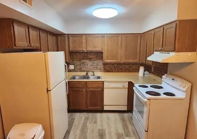 $925 | 709 Crosstown Avenue, Unit 101, Silvis, IL 61282