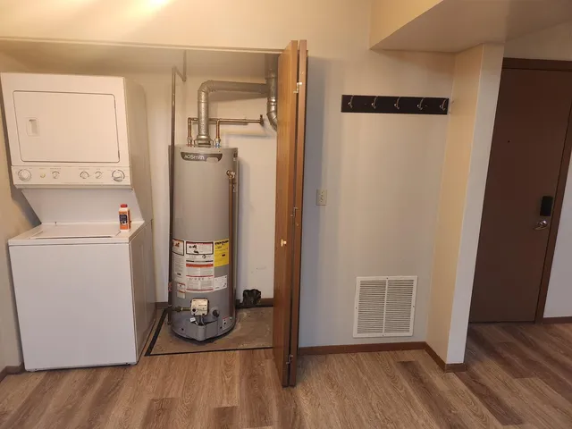 $925 | 709 Crosstown Avenue, Unit 101, Silvis, IL 61282