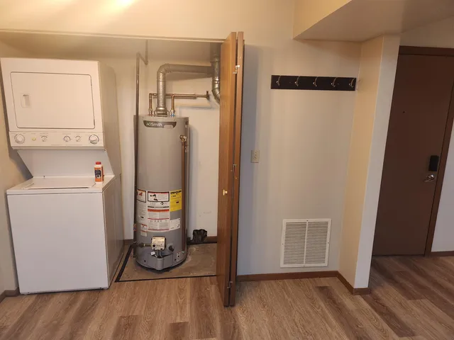 $925 | 709 Crosstown Avenue, Unit 101, Silvis, IL 61282