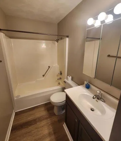 $925 | 709 Crosstown Avenue, Unit 101, Silvis, IL 61282