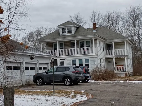 $1,400 | 1 Lamoureux Boulevard, Unit 2, North Smithfield, RI 02896