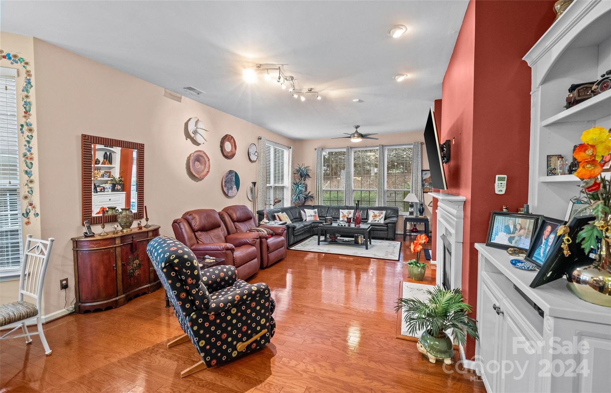 978 Platinum Drive Fort Mill, SC 29708 - Photo 27 of 48 a living room with furniture