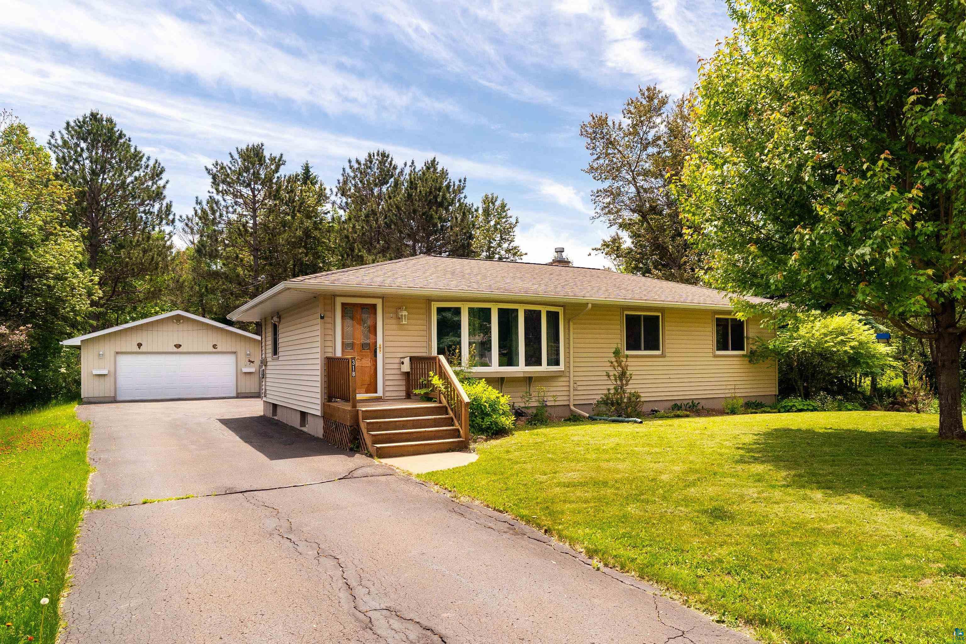 318 Marshall Street Duluth, MN 55803 - Photo 1 of 50