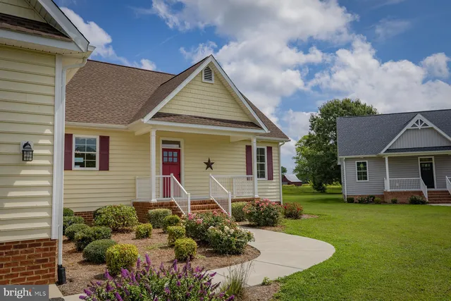 $429,500 | 66 Old Field Road, Irvington, VA 22480