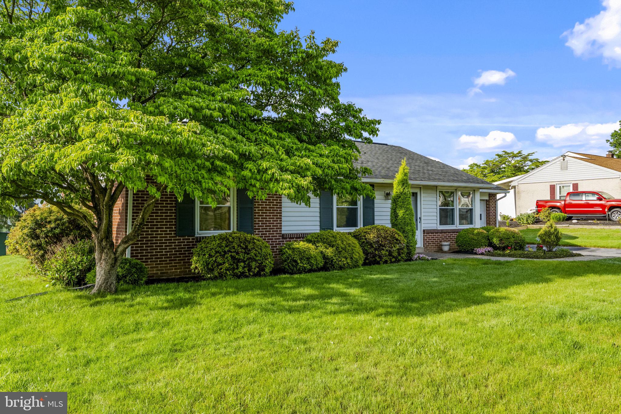 2136 Hobson Road Lancaster, PA 17602 - Photo 6 of 52