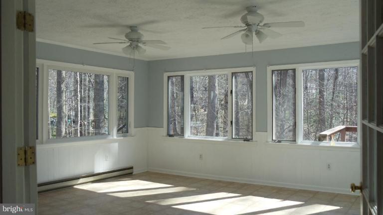 8031 Stillbrooke Road Manassas, VA 20112 - Photo 4 of 13 Sunroom
