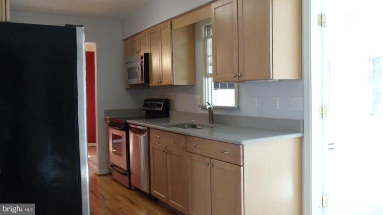 8031 Stillbrooke Road Manassas, VA 20112 - Photo 7 of 13 Kitchen