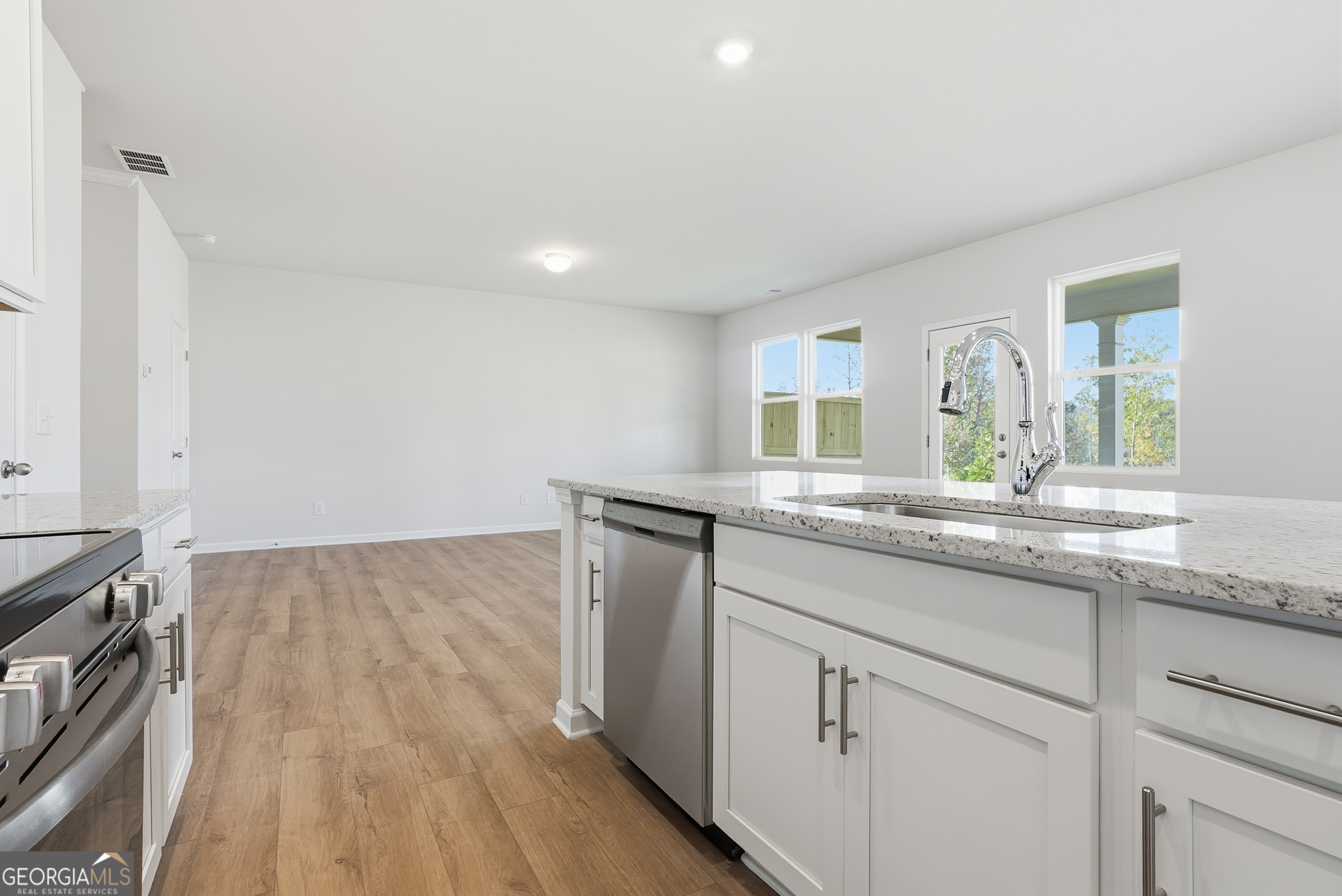 28 Umber Lane Newnan, GA 30263 - Photo 5 of 26