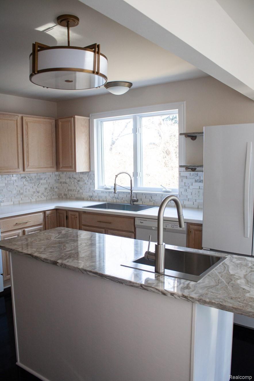 1110 School Road Rochester, MI 48307 - Photo 11 of 49 Kitchen 8.jpg