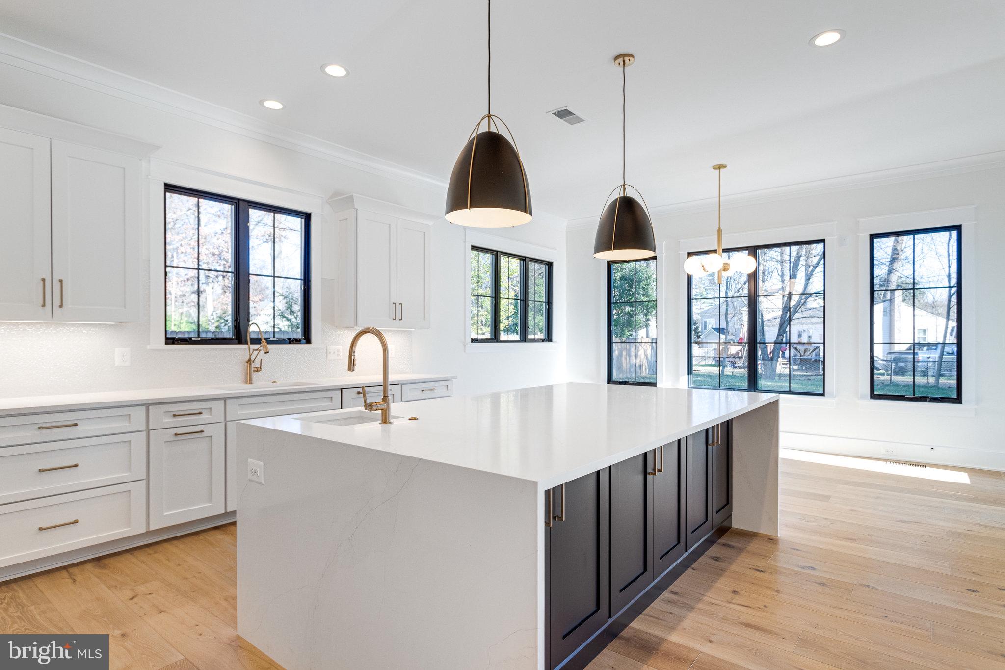 324 Tapawingo Road Southeast Vienna, VA 22180 - Photo 7 of 35