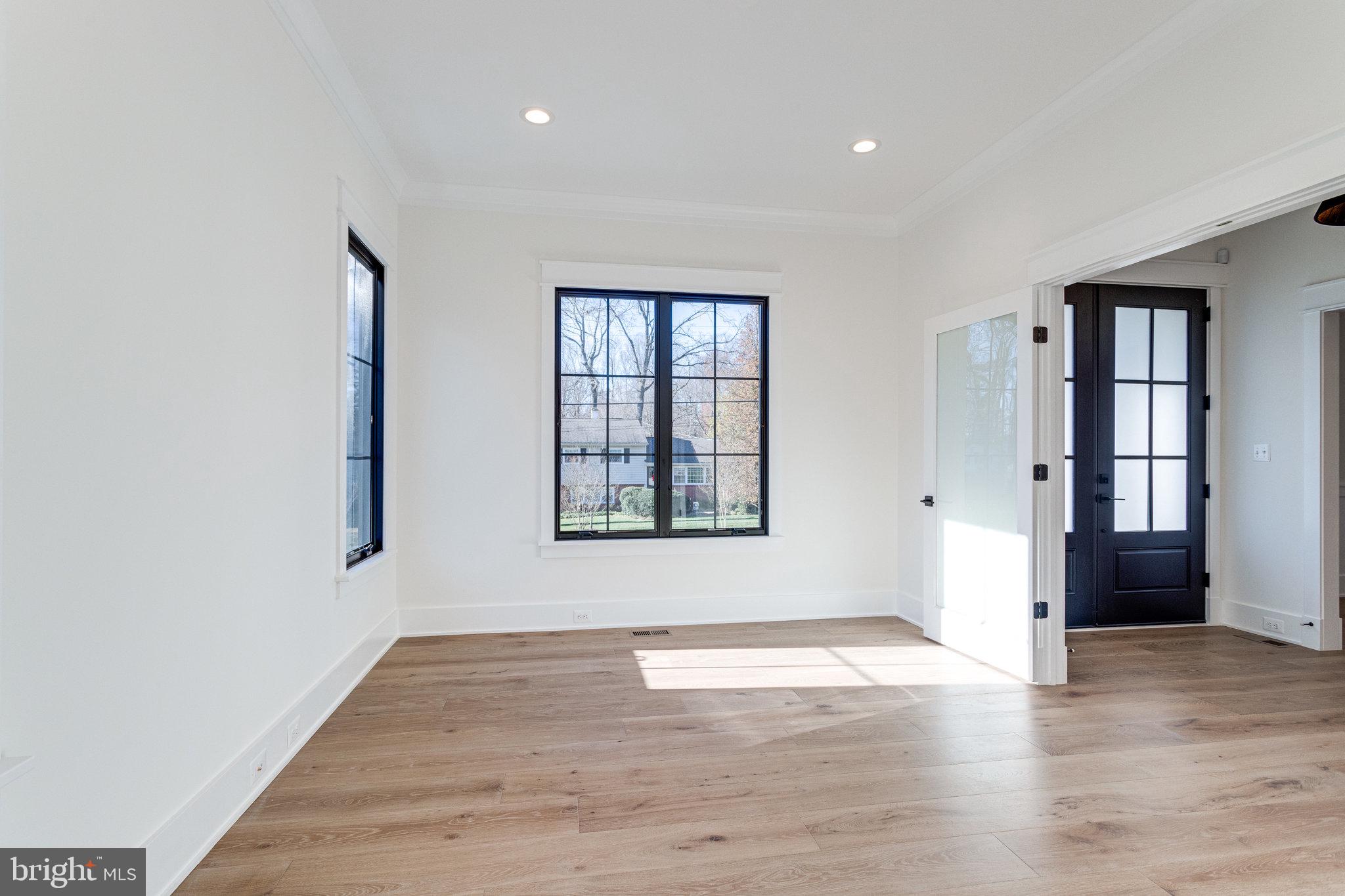 324 Tapawingo Road Southeast Vienna, VA 22180 - Photo 3 of 35