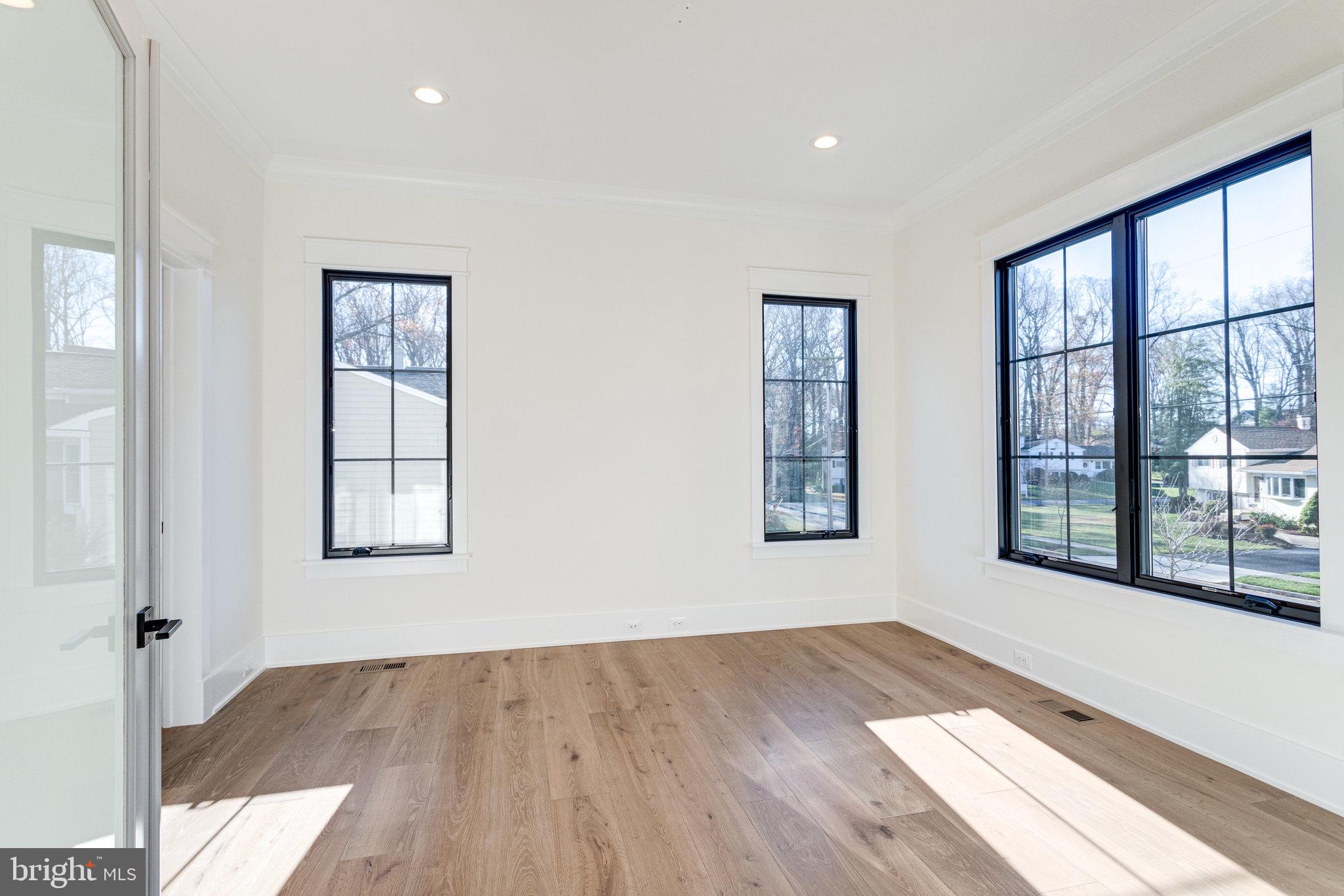 324 Tapawingo Road Southeast Vienna, VA 22180 - Photo 4 of 35