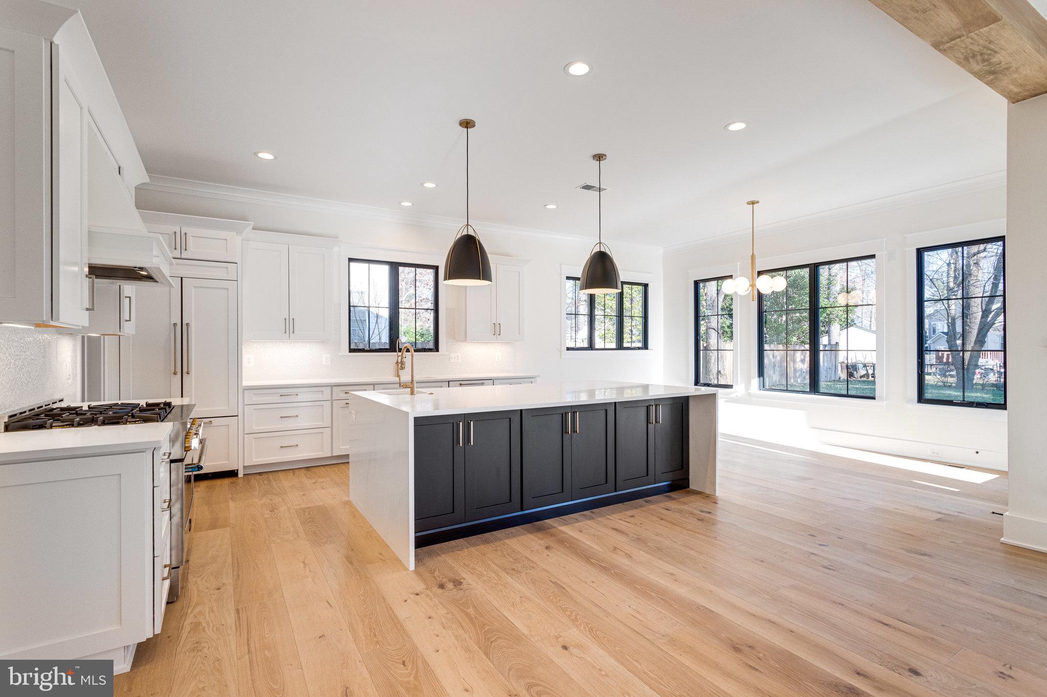 324 Tapawingo Road Southeast Vienna, VA 22180 - Photo 5 of 35