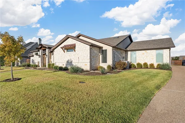 a view of a house with a back yard