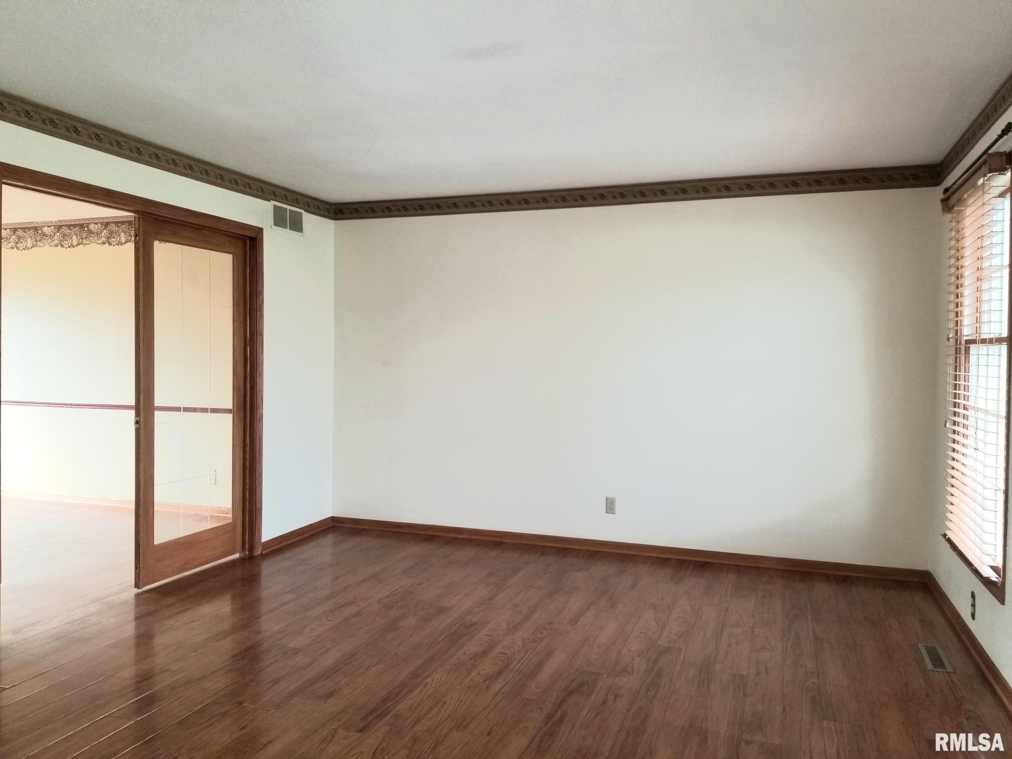 2675 Tom Sawyer Road Muscatine, IA 52761 - Photo 4 of 9 Gallery Image 4