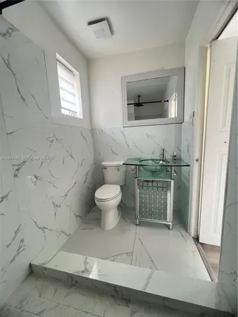 $1,550 | 1711 Thomas Street, Unit 13, Hollywood, FL 33020