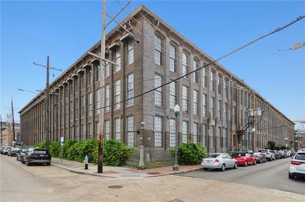 $3,200 | 920 Poeyfarre Street, Unit 207, New Orleans, LA 70130
