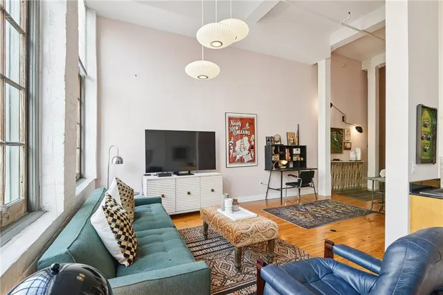 $2,800 | 920 Poeyfarre Street, Unit 207, New Orleans, LA 70130