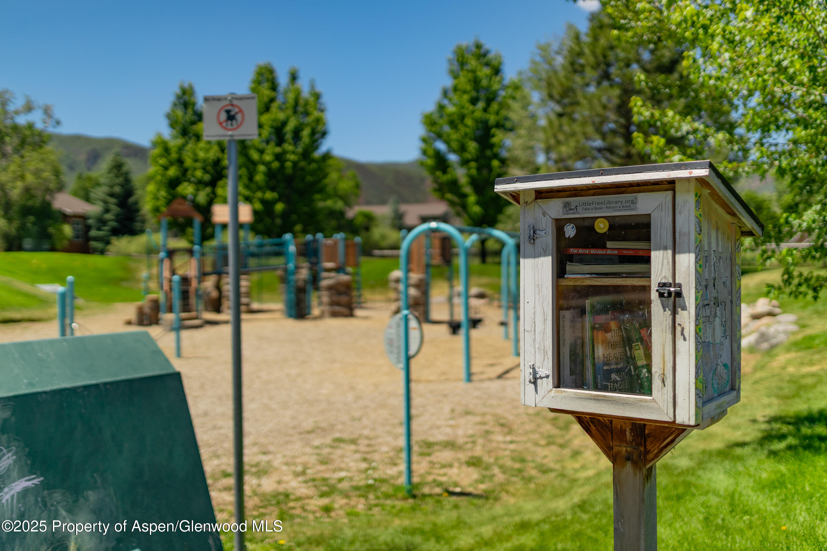 202 Evans Road, Unit 202 Basalt, CO 81621 - Photo 28 of 29 a backyard of a house with table and chairs