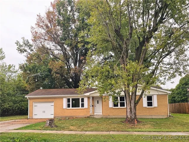 901 North Oak Street, Eldon, MO 65026