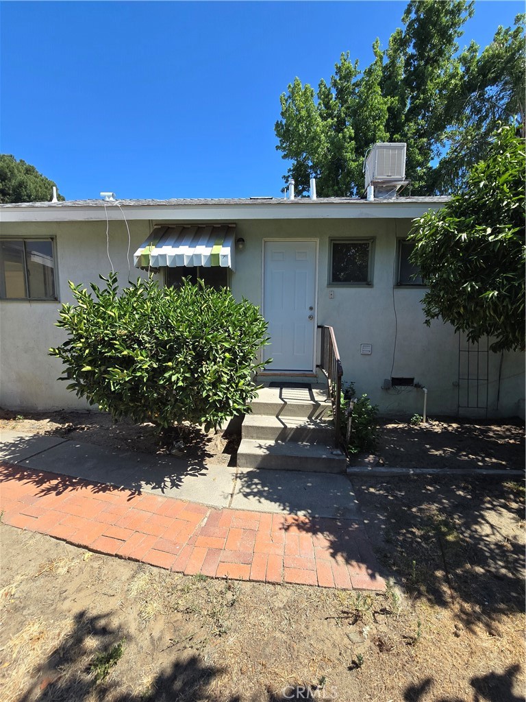 237 West Van Koevering Street Rialto, CA 92376 - Photo 3 of 9