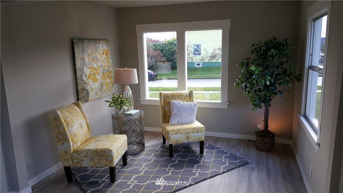 2129 Rockefeller Avenue Everett, WA 98201 - Photo 3 of 8 a living room with furniture and a potted plant