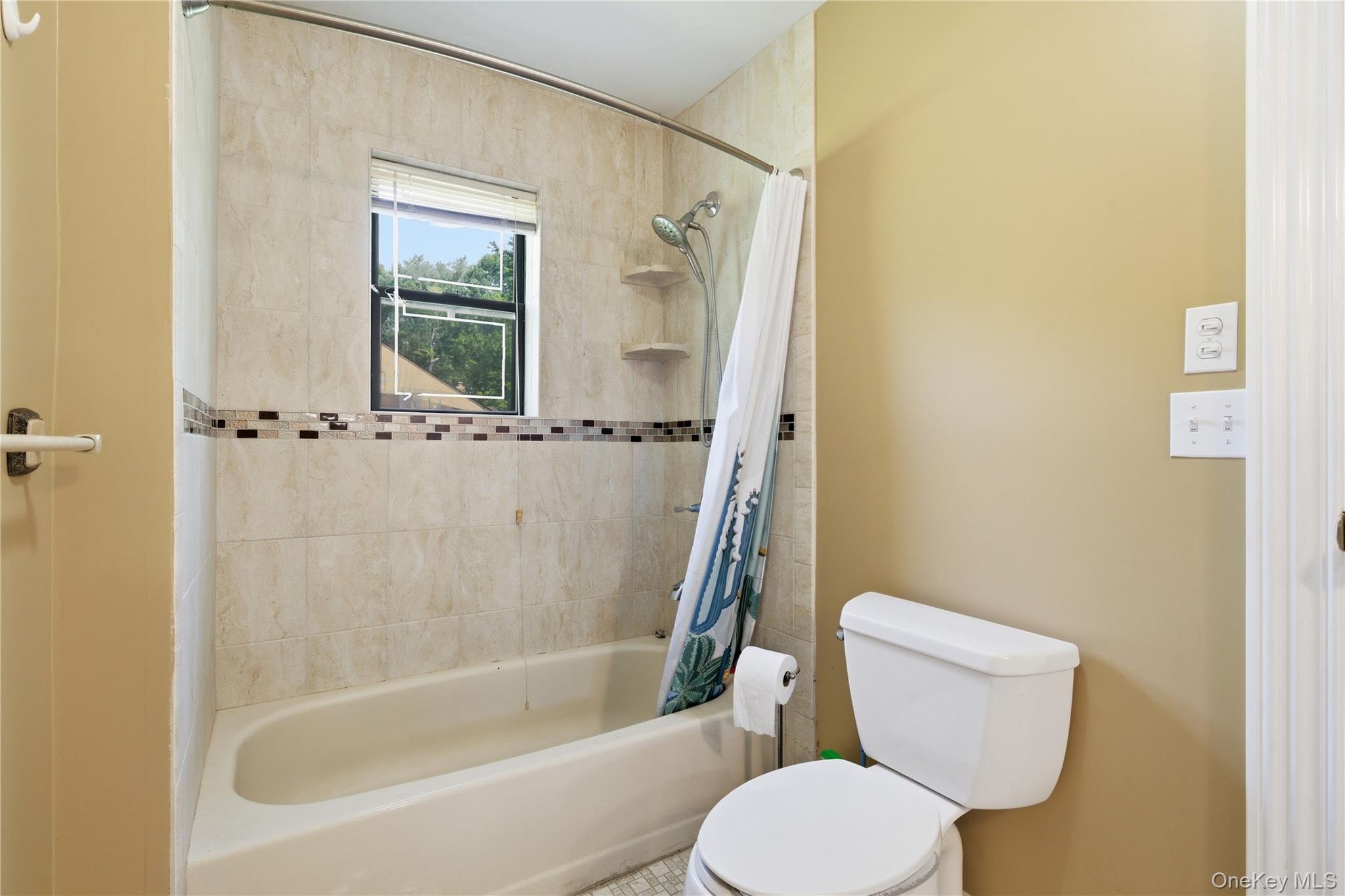 199 Cold Spring Road Syosset, NY 11791 - Photo 23 of 48